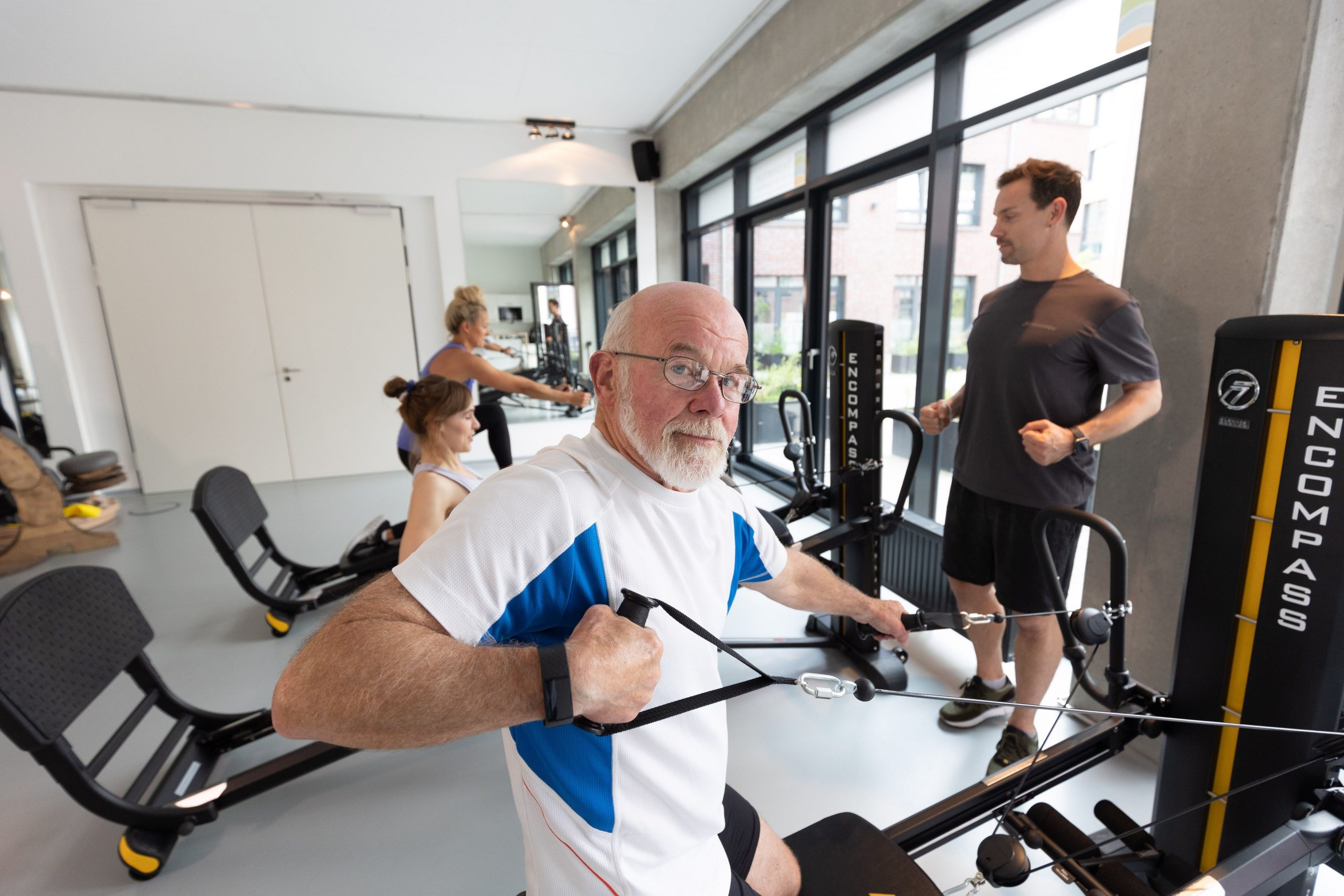 Aktives Training an modernen Geräten bei PhysioVita